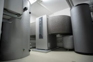 pompe à chaleur alpha innotec installée en intérieur